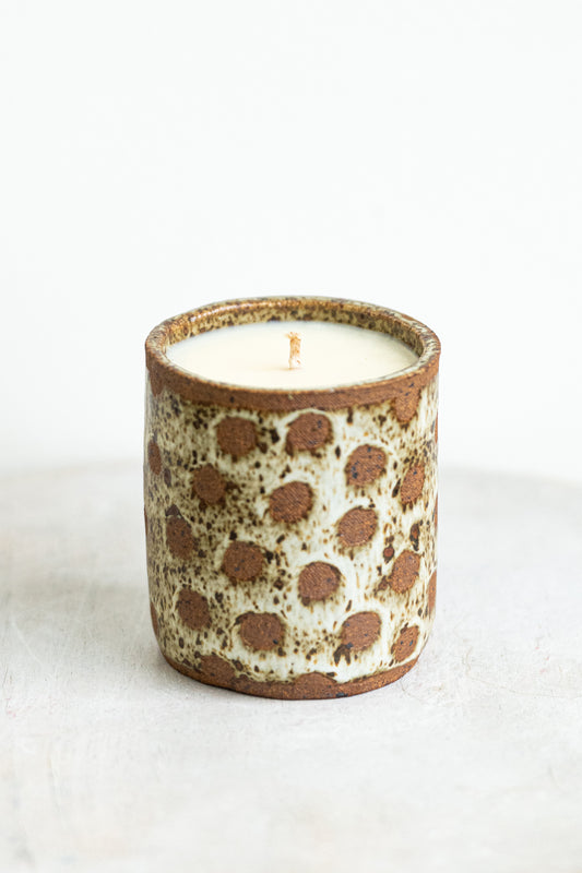 circle underdog stoneware candle
